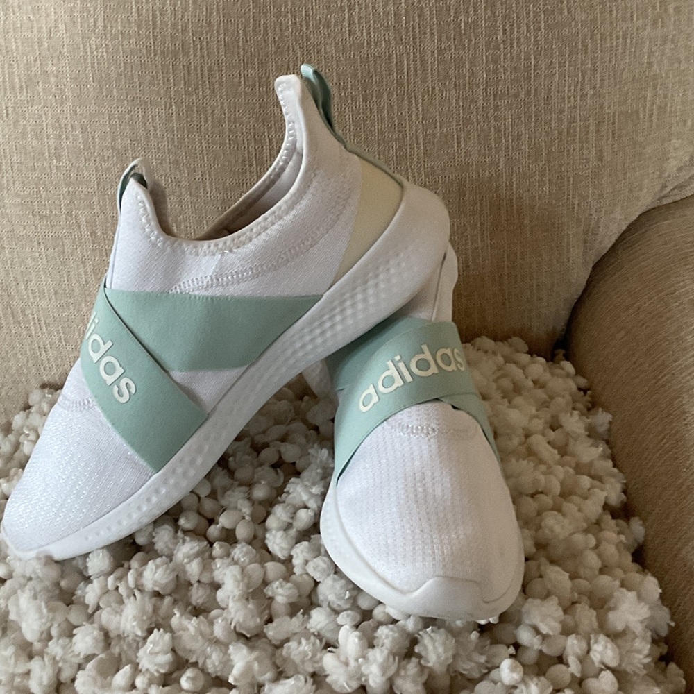 NWOT Adidas Cloudfoam Sneakers